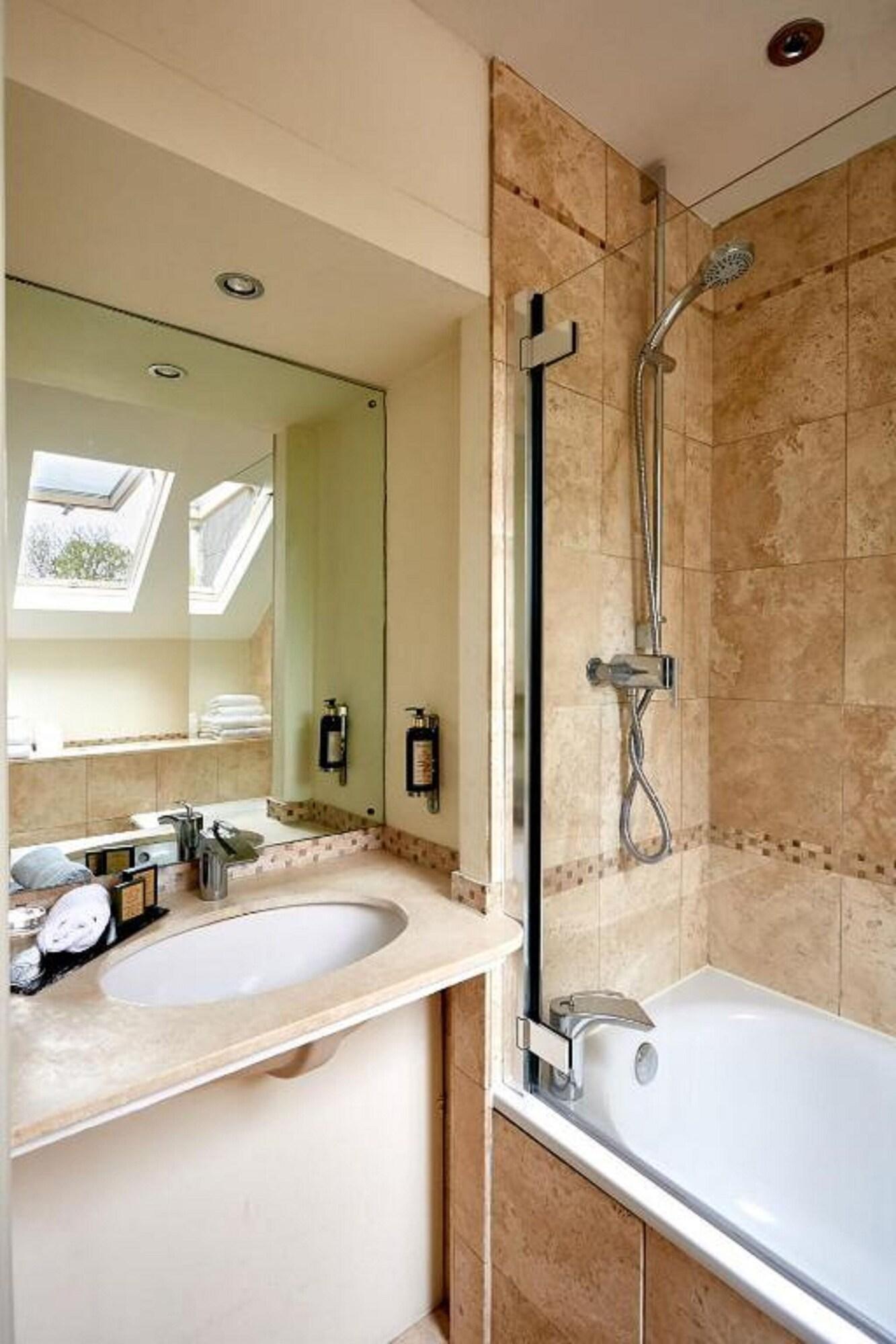Dorian House Boutique B&B - Free Parking! Bath Ngoại thất bức ảnh A shower cubicle
