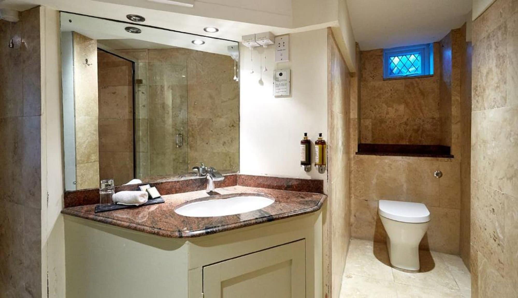 Dorian House Boutique B&B - Free Parking! Bath Ngoại thất bức ảnh Bathroom