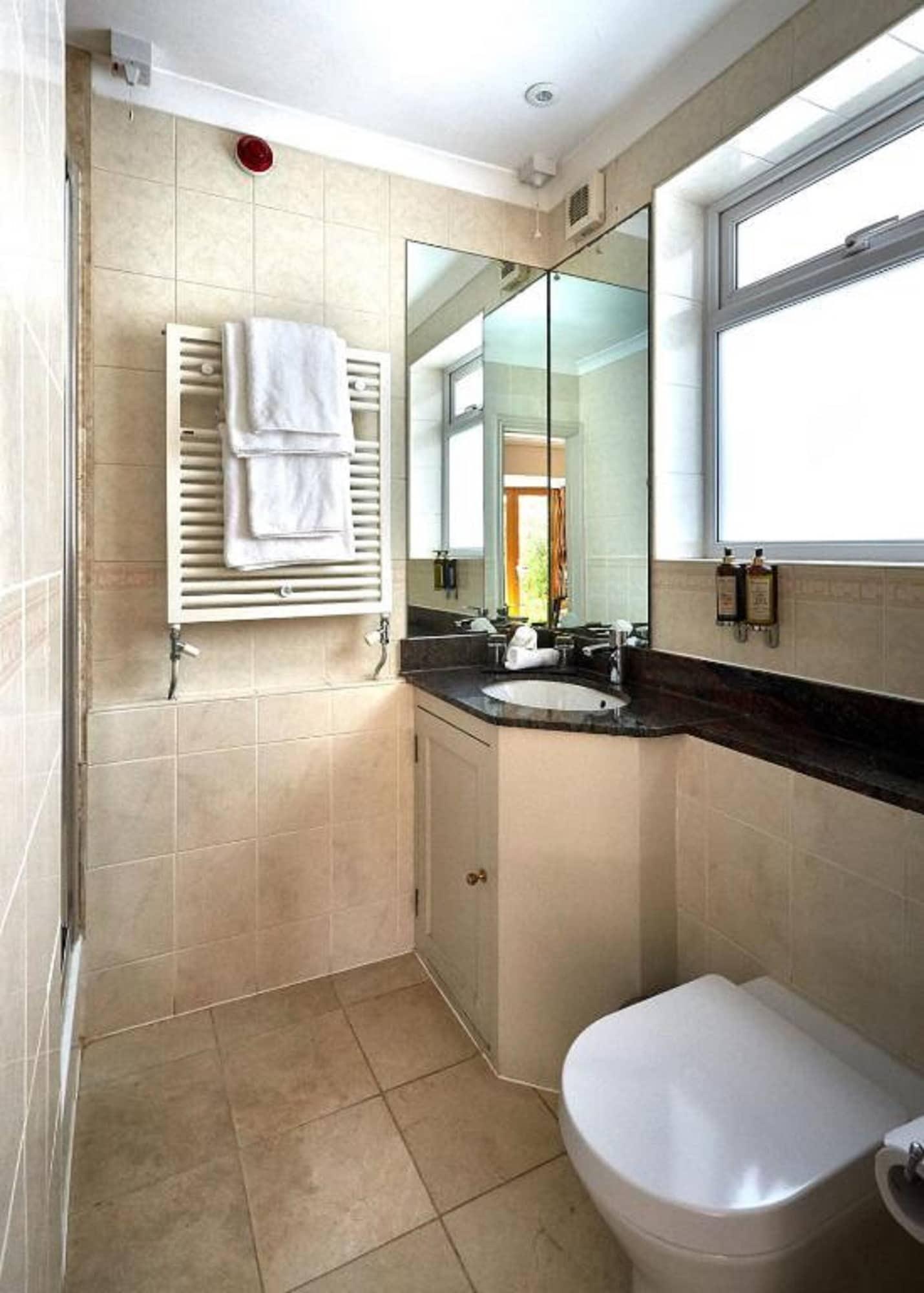Dorian House Boutique B&B - Free Parking! Bath Ngoại thất bức ảnh A bathroom