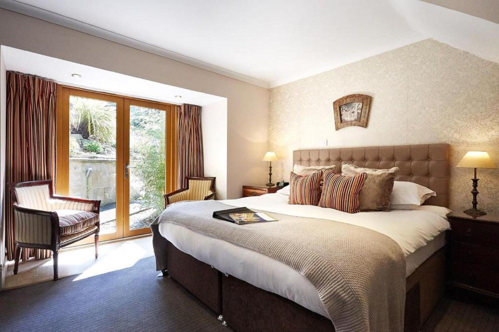 Dorian House Boutique B&B - Free Parking! Bath Ngoại thất bức ảnh A bedroom at The Old parsonage