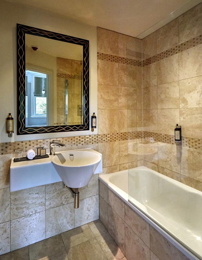 Dorian House Boutique B&B - Free Parking! Bath Ngoại thất bức ảnh Bathroom