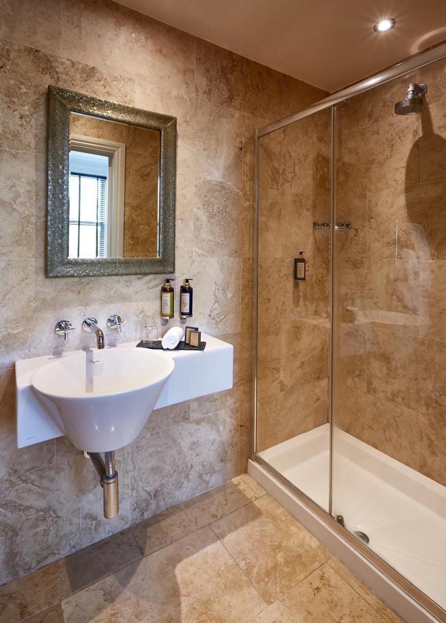 Dorian House Boutique B&B - Free Parking! Bath Ngoại thất bức ảnh A bathroom in a hotel